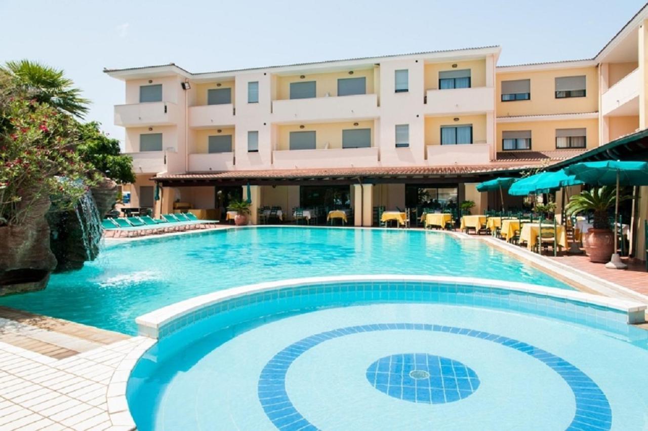 Le Residenze Del Golfo Di Orosei Aparthotel ภายนอก รูปภาพ